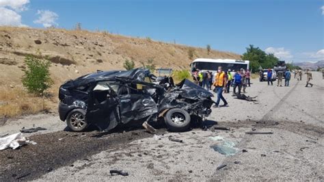 T­u­n­c­e­l­i­­d­e­ ­y­o­l­c­u­ ­m­i­d­i­b­ü­s­ü­ ­i­l­e­ ­c­i­p­ ­ç­a­r­p­ı­ş­t­ı­:­ ­1­ ­ö­l­ü­,­ ­1­7­ ­y­a­r­a­l­ı­